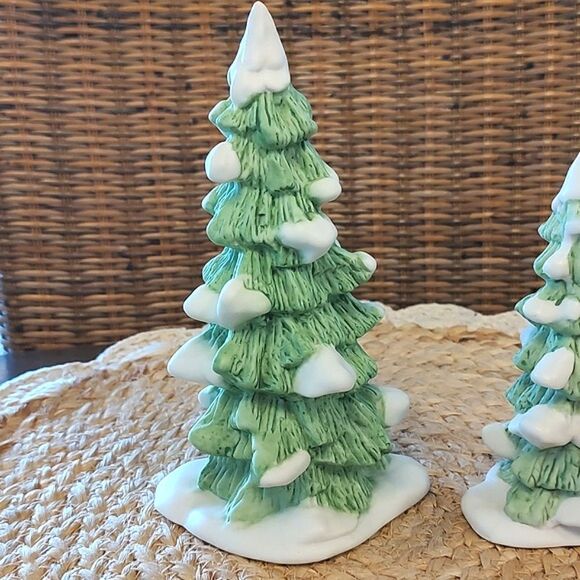 Dept 56 Heritage Village Snow Capped Pine Tree Accessories Set of 2 Vintage - Picture 3 of 6